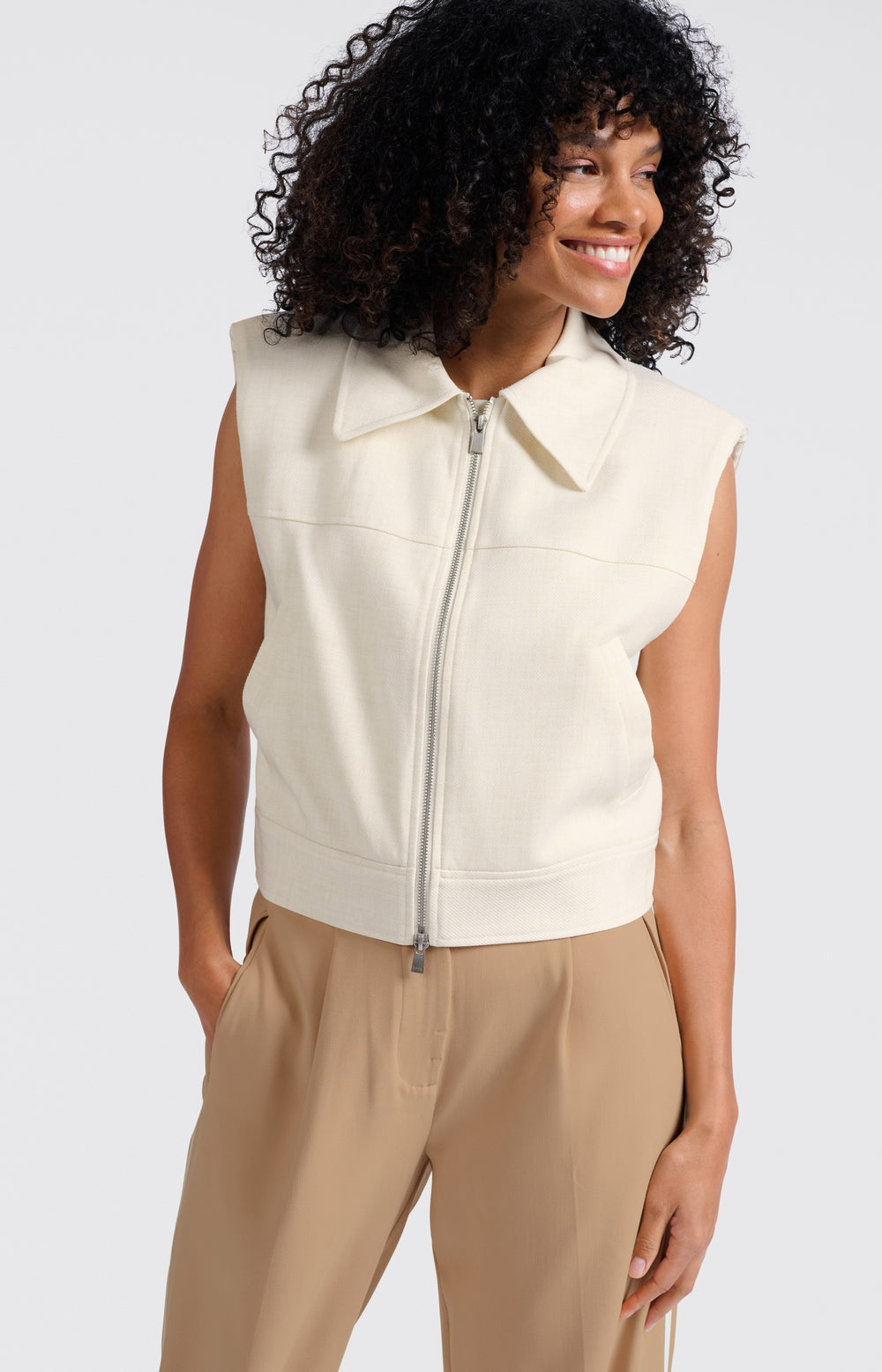 YAYA sleeveless cropped jacket